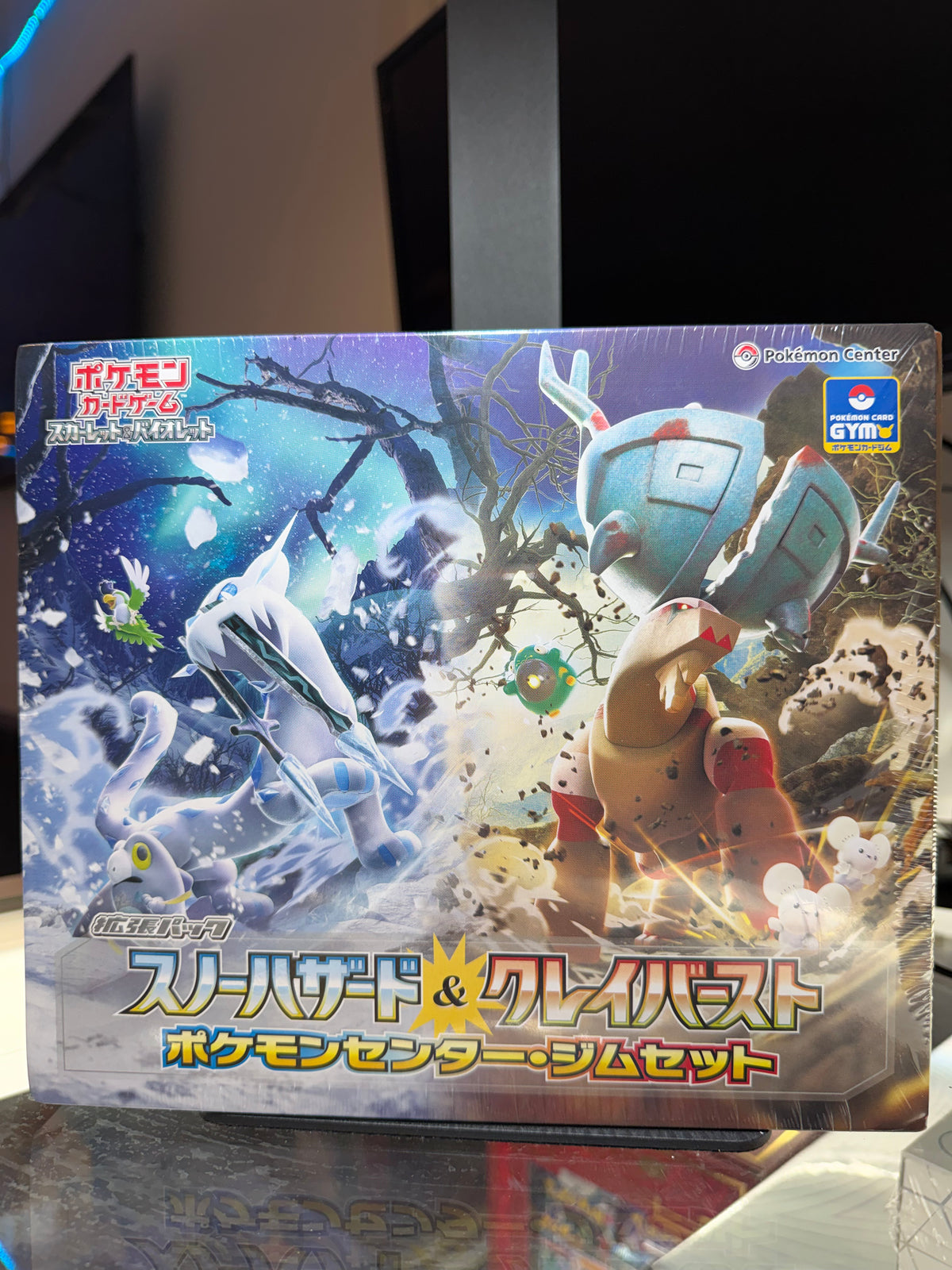 Juego de Cartas Coleccionables Pokémon: Serie Escarlata y Púrpura - Pokémon Center Gym Set de Snow Hazard y Clay Burst