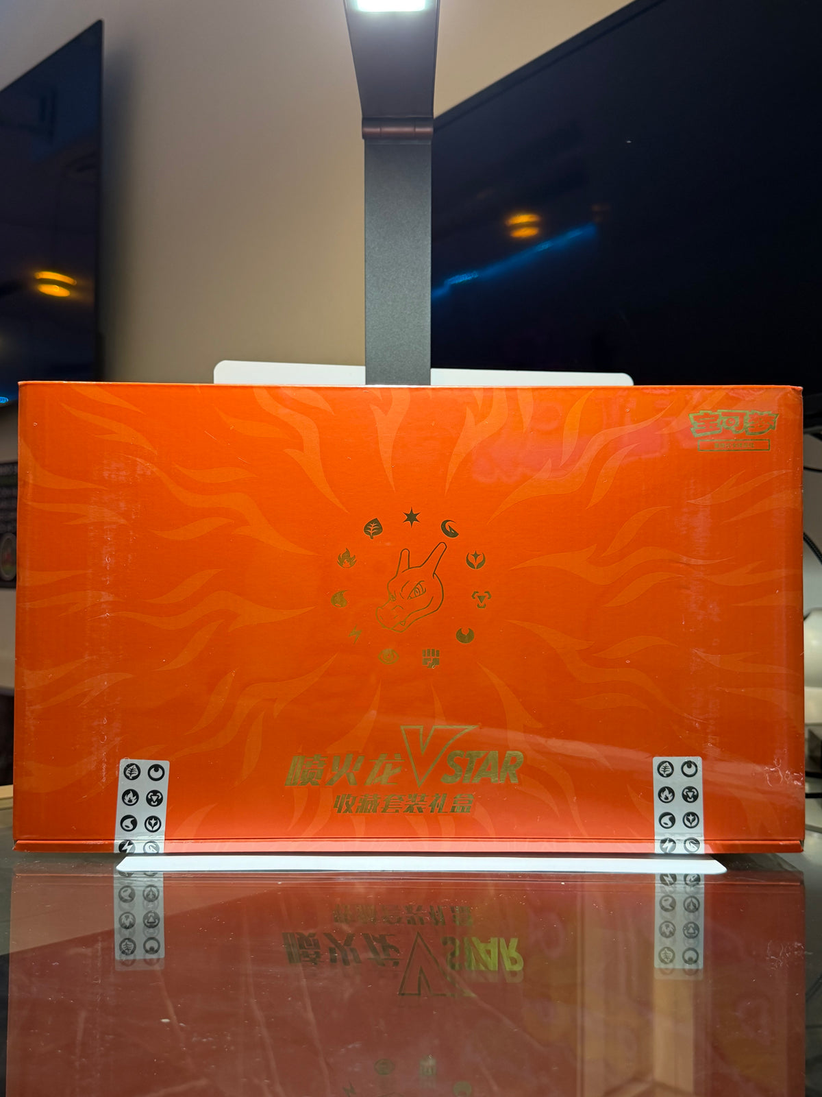 JCC Pokémon Chino Simplificado: Caja de Regalo de Coleccionista Premium Charizard VSTAR (喷火龙VSTAR 收藏套装礼盒 - CS011)