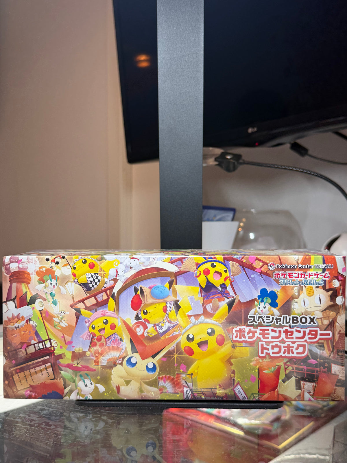 Juego de Cartas Coleccionables Pokémon: Serie Escarlata y Púrpura - Caja Especial: Centro Pokémon Tohoku